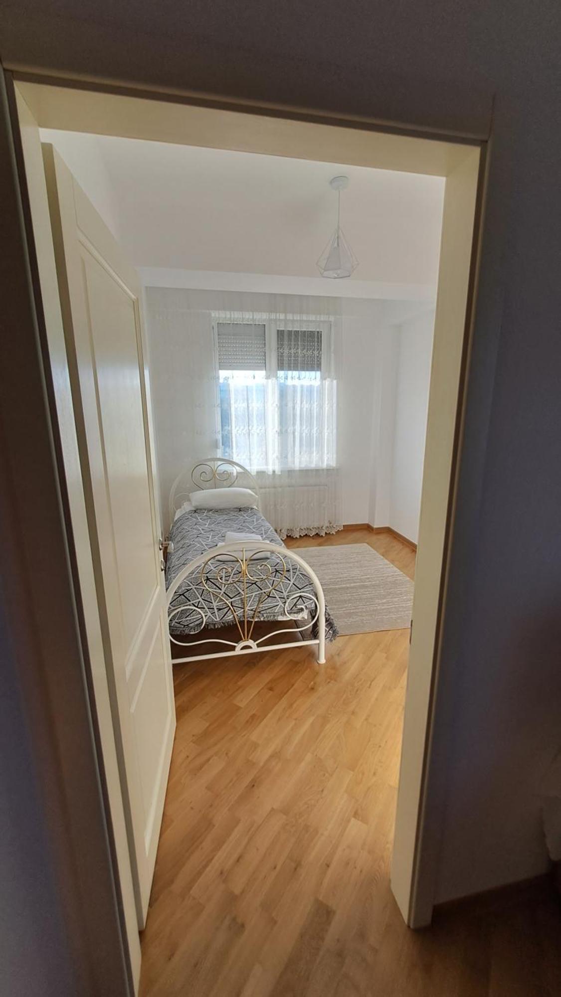Аэропорт-Номера 24/24 . Chisinau Quarto foto