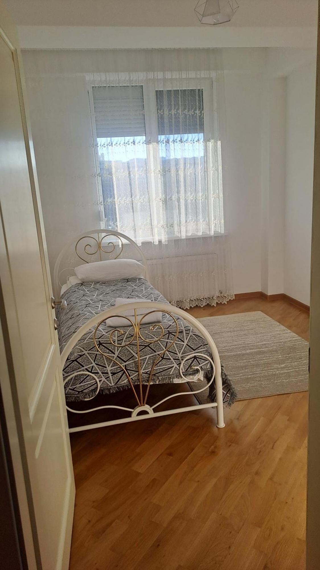 Аэропорт-Номера 24/24 . Chisinau Quarto foto